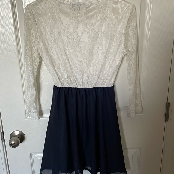 Abody Long Sleeve Lace dress size L - Picture 4 of 8